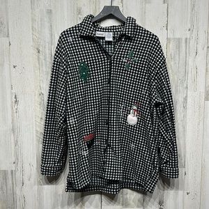 Women’s Capacity Holidays fleece button down Size Large- excellent condition!